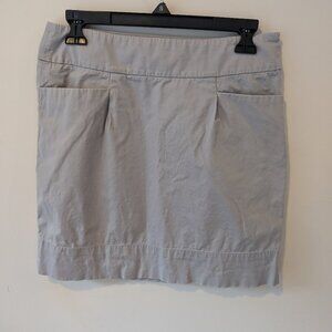 Casual light gray Ann Taylor loft skirt with pockets, size 4P